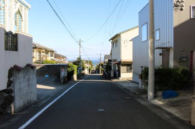 Boş konutlar ya da Beppu, Oita, Japonya çevresindeki yerleşim alanları. Kasım 2019 'da çekildi..