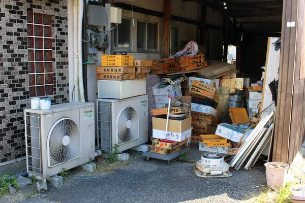 Primer Plano Cosas Desordenadas Almacenadas Frente Casa Japonesa Beppu Tomado — Foto de Stock