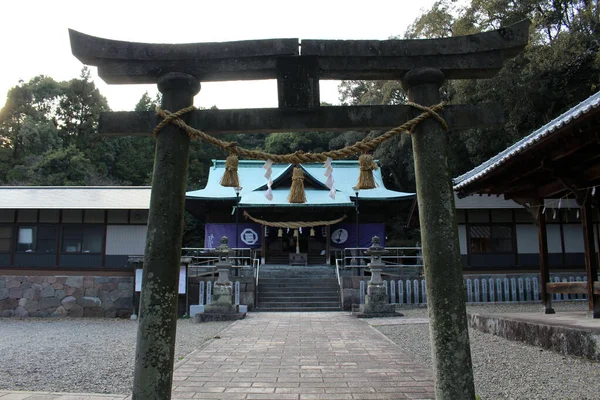 Torii Gate Och Huvudtemplet Honoohonome Jinja Helgedom Beppu Tagen Mars — Stockfoto