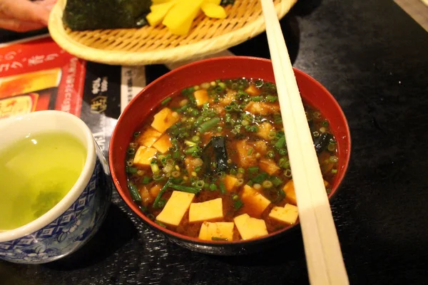 Uma Tigela Sopa Miso Servida Tradicional Izakaya Nagasaki Japão Tomado — Fotografia de Stock