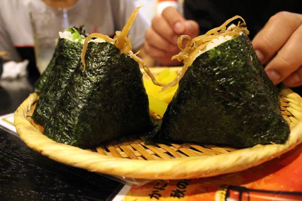 Vista Cerca Del Plato Onigiri Riceball Cerveza Restaurante Kaniya Honten — Foto de Stock