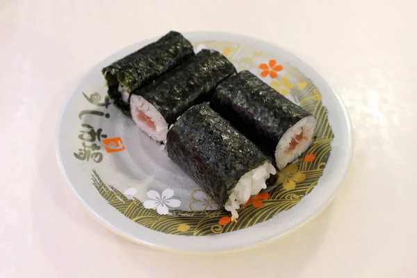 日本宫崎市野冈市的一对夫妇寿司套餐 — 图库照片