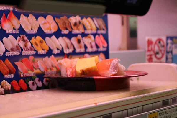 미야자키의 노베오카에 가게에서 식품을 나르는 — 스톡 사진