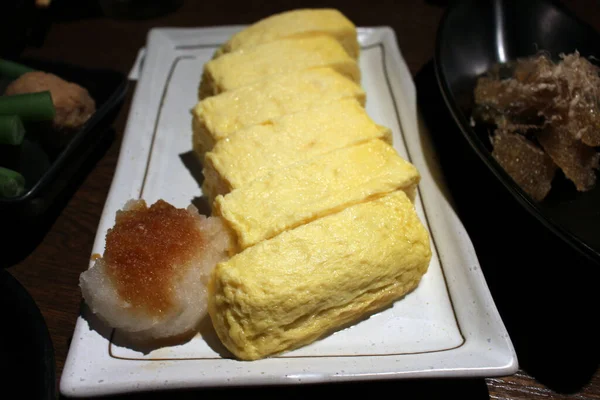 Omletă Japoneză Sau Tamagoyaki Servită Izakaya Japoneză — Fotografie, imagine de stoc