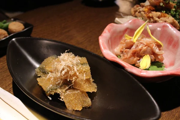 Balık yumurtası, deri ya da muhtemelen Japon izakayında servis edilen bir organ.