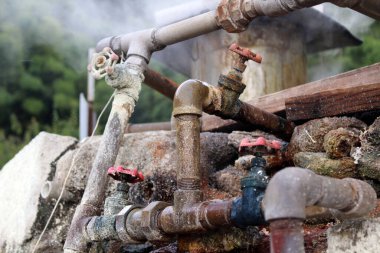 Japonya 'da kaplıca veya onsen ile ilgili boru ve tesisat ekipmanları.