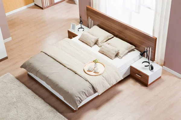 ベッド上面と寝室のインテリア — ストック写真