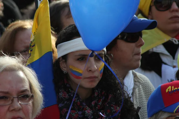 Lılar Portekiz protesto karşı Venezüella Devlet Başkanı Nicols Maduro Porto, Portekiz üzerinde 02/22/2014