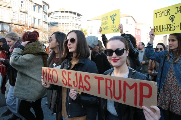 Demonstranten Beim Frauenmarsch Gegen Donald Trump Einen Tag Nach Seiner — Stockfoto