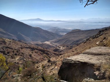 vadi ve kurak iklim ile güzel Zagros dağları sahne