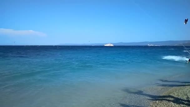 Kitesurfers Eiland Brac Kroatië Het Beroemdste Strand Van Zlatni Rat — Stockvideo