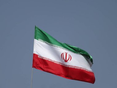 İran ulusal bayrağı rüzgara yaslandırdı