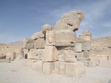 Persepolis (Eski Farsça: Prsa) Achaemenid İmparatorluğu'nun törensel başkenti (M.Ö. 550330). İran'ın Fars eyaletinde şiraz şehrinin 60 km kuzeydoğusunda yer alır..