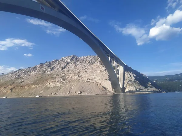 Pod Mostem Krk Chorwacji Widokiem Wyspę Marko — Zdjęcie stockowe