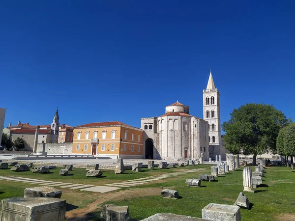 Antiguos Restos Romanos Del Foro Romano Frente Catedral San Donat —  Fotos de Stock