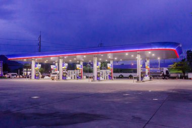 Phuket, Tayland - 2 Mayıs 2018: zaman nigh ealy petrol otoritesi Tayland (BK), benzin istasyonunda