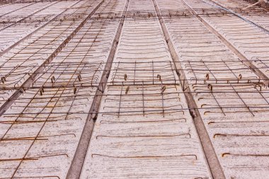 İnşaat detayları: İskelenin prekast beton plakası, üst önce