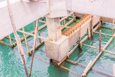 İnşaat detayları: Kazıklar, sütunlar, constructio altında kirişler