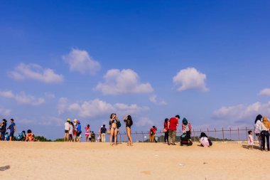 Phuket, Tayland - 14 Nisan 2019: Turistler pictu alarak zevk