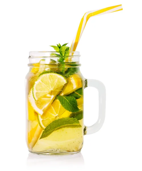 Limonádé-egy befőttesüvegbe a szalma Stock Fotó