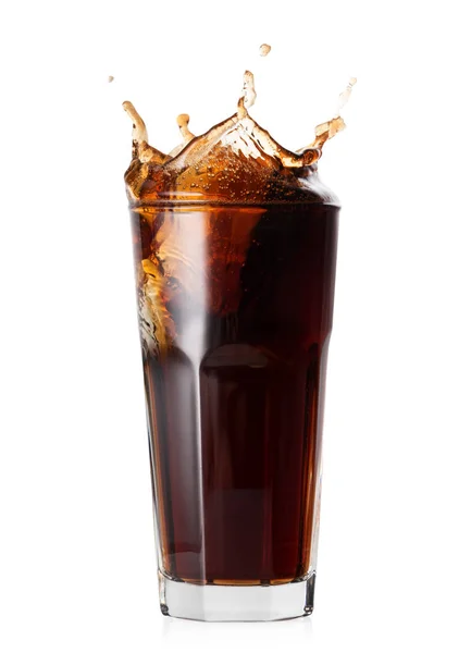 Plons in facetgeslepen glas cola — Stockfoto