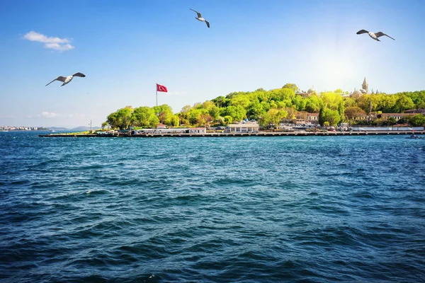 Côte d'Istanbul dans la baie du Bosphore — Photo