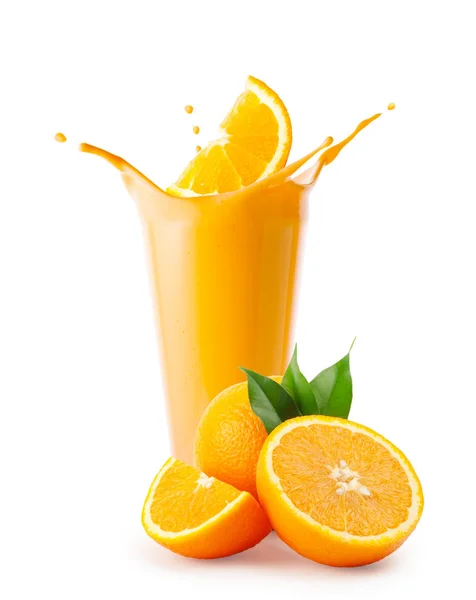 Oranje segment plons in een smoothie of yoghurt — Stockfoto