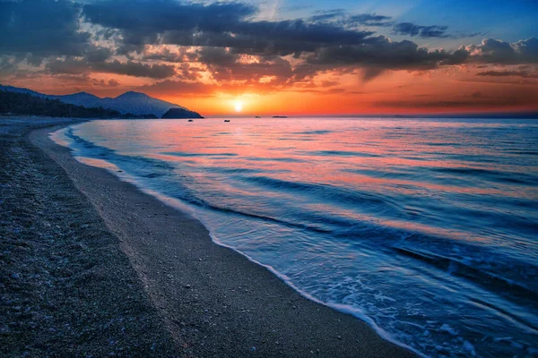 Mar o bahía oceánica al atardecer — Foto de Stock