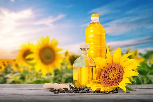 Sunflower oil and seeds on table — Stock Photo, Image