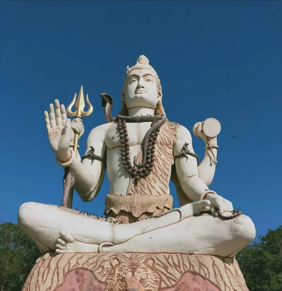 Eine Riesige Statue Des Hinduistischen Gottes Shiva — Stockfoto