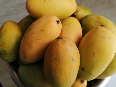 Taze ve sulu mango çok güzel görünümlü.