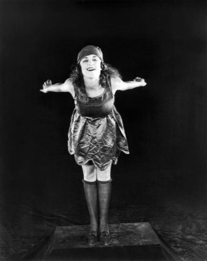 Genç kadın kalkış için hazır