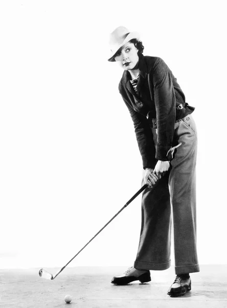 女高尔夫球手的肖像 黑白相间的 — 图库照片
