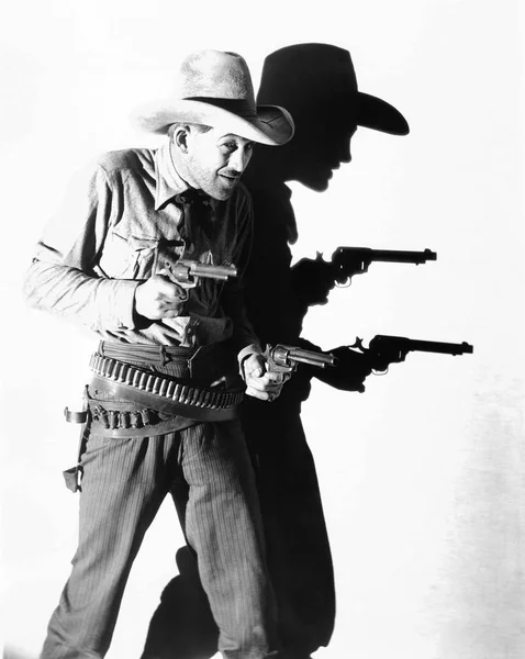 Batı adam silahlı şapkalı 
