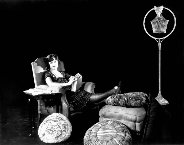 Woman Reading Book Daydreaming — Stock Photo, Image