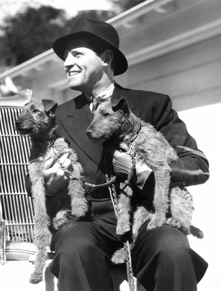 Homem Sentado Com Cães — Fotografia de Stock