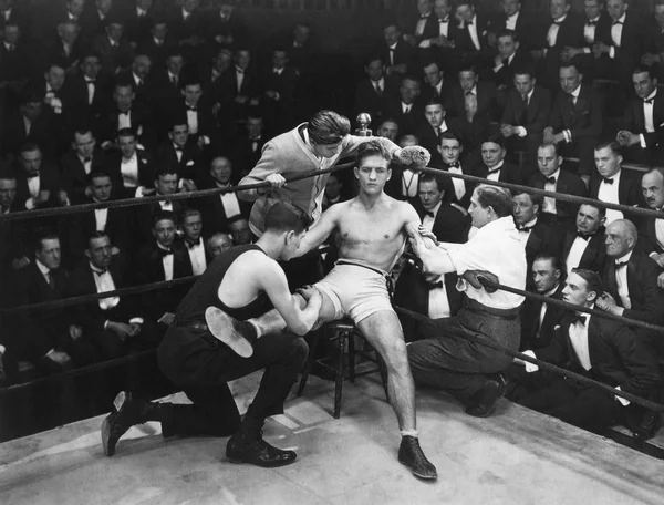 Boxer Angolo Del Ring Ottenere Discorso Incoraggiamento Allenatore — Foto Stock