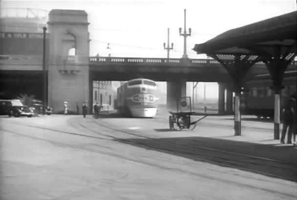 Vlak přijíždí na nádraží La Grande, centrum Los Angeles, roce 1930