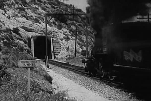 Rekreace 1860S Lokomotivy Tunelu — Stock video
