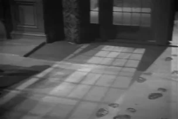Point Vue Des Empreintes Pas Menant Balcon Années 1940 — Video
