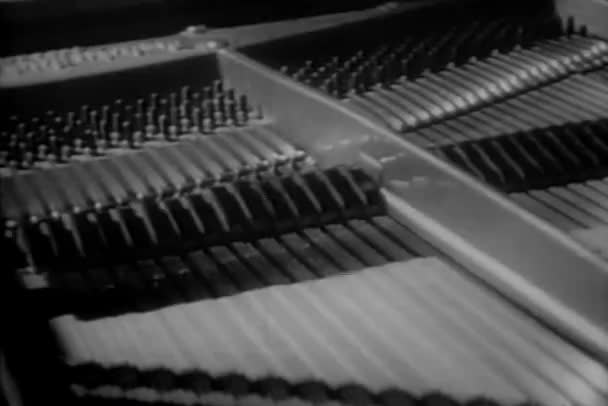Młoty Uderzające Ciągów Wewnątrz Fortepianu 1950 Roku — Wideo stockowe