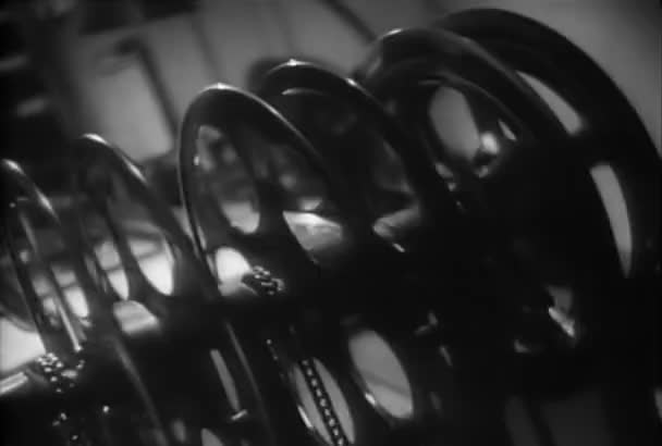 Roterande Filmhjul Och Stack Film Dosor 1930 Talet — Stockvideo