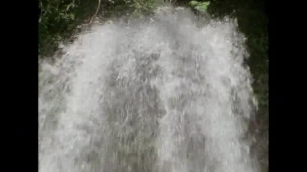 瀑布的蒙太奇在森林 二十世纪七十年代 — 图库视频影像