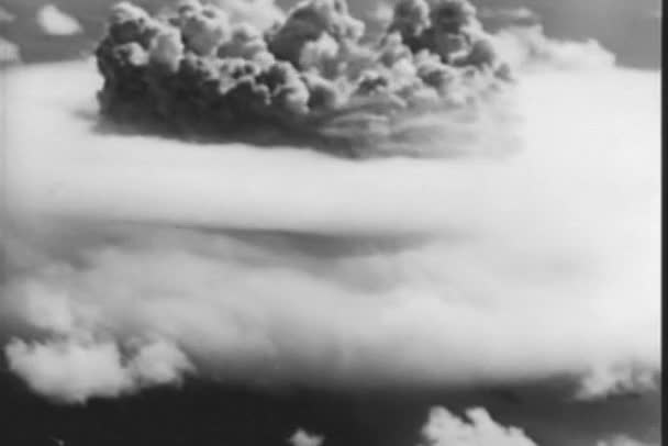 核爆弾テスト 1950 年代の空中ショット — ストック動画