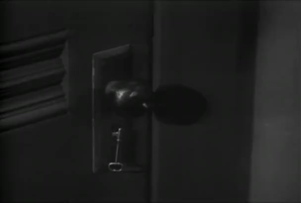 Nahaufnahme Einer Tür Die Sich Schließt Wenn Der Schlüssel Noch — Stockvideo