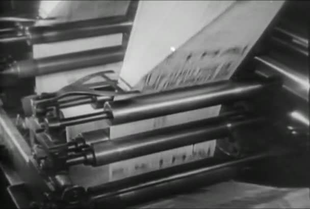 Journaux Rouler Sur Presse Imprimer Bande Transporteuse Années 1930 — Video