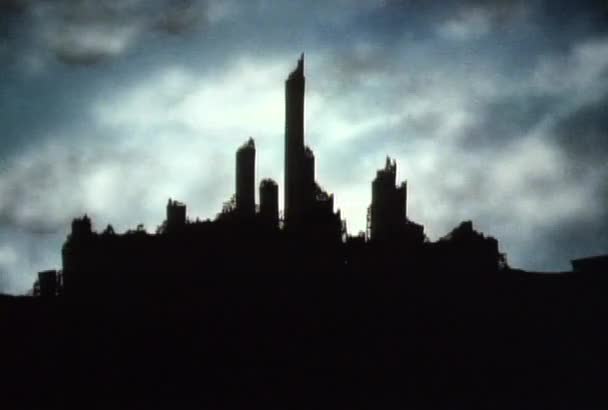 Panorama Van Een Abstract Stadsgezicht Tijdens Onweer Jaren 1980 — Stockvideo