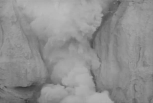 Explosão Fumaça Ondulando Canyon 1930 — Vídeo de Stock