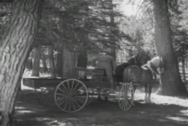 Adam atlı sepeti içine almak ve uzak, 1930'larda sürme
