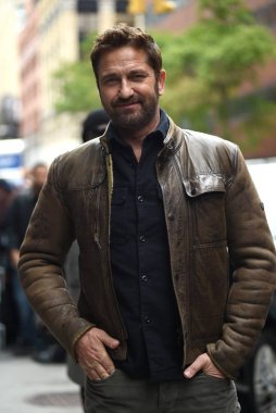 Gerard Butler dışarı ve hakkında AOL Build Series Celebrity candids için, AOL Build Series, New York, NY Ekim 22, 2018. Fotoğraf: Kristin Callahan/Everett Collection